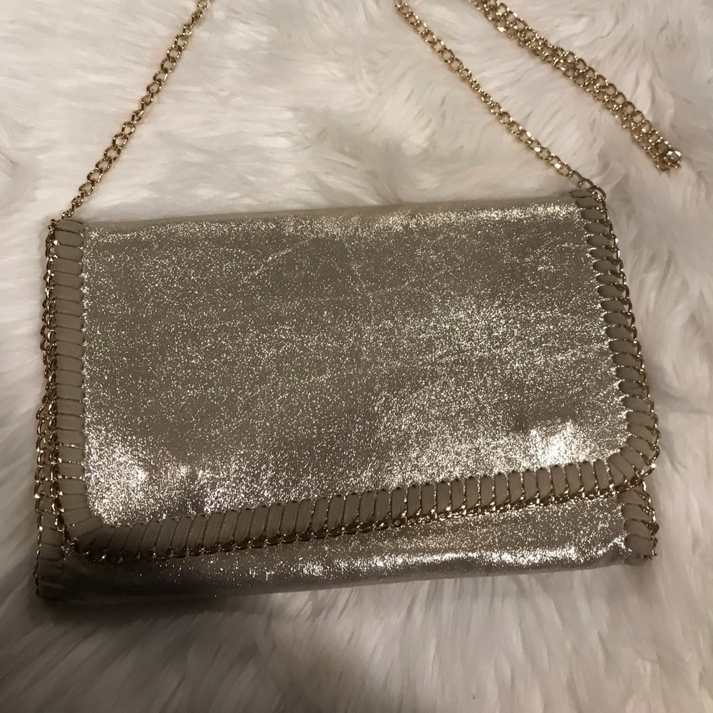 24hr Sale $25 Metallic Chain Clutch